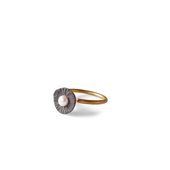 Ring pearl  /  Charcoal